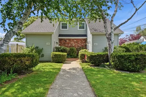 207 Glen Dr, Warwick, RI 02889