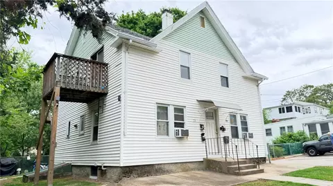 89 Adelaide Ave, Warwick, RI 02886