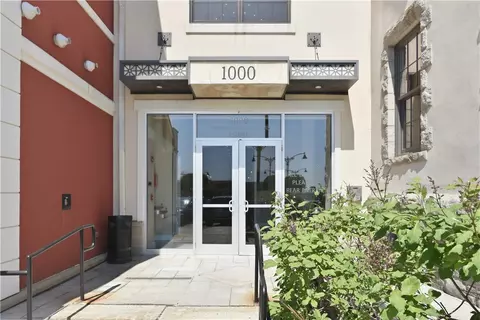 1000 Chapel View Blvd #306, Cranston, RI 02920