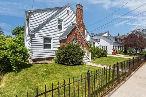 41 Esmond St, Smithfield, RI 02917