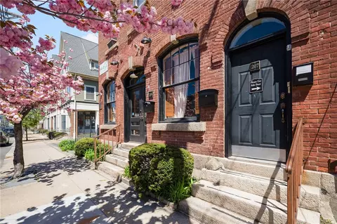 207 Douglas Ave, Providence, RI 02908