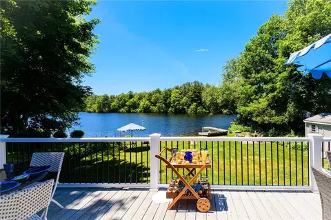 31 Sunset Dr, Hope Valley, RI 02832