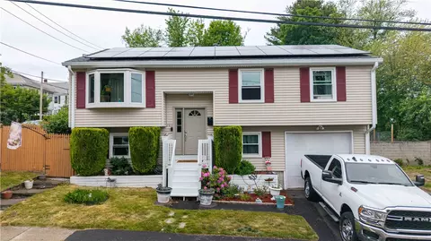 105 Lyman St, Pawtucket, RI 02860