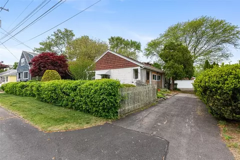46 Somerset Ave, Riverside, RI 02915