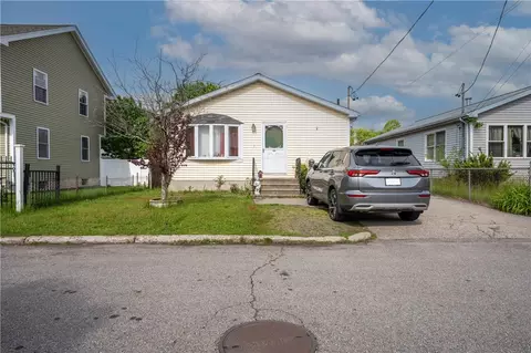 102 Kenmore St, Pawtucket, RI 02861