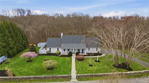 9 Austin Ln, Little Compton, RI 02837
