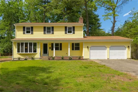 5 Knapton St, Barrington, RI 02806