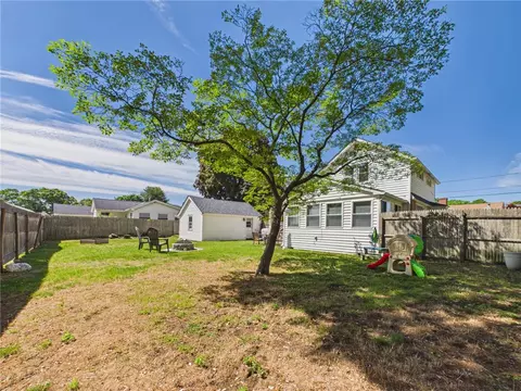 Exterior - 122 Gordon Ave, Warwick, RI 02889 photo 8 of 10