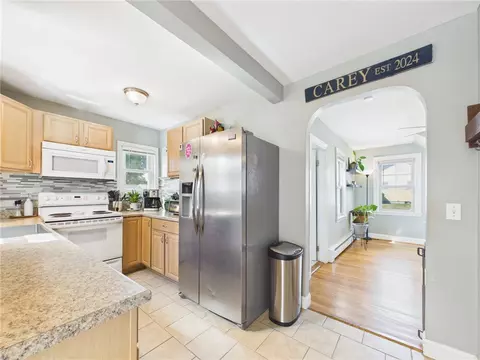 Entry Way - 122 Gordon Ave, Warwick, RI 02889 photo 2 of 4