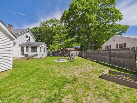 Exterior - 122 Gordon Ave, Warwick, RI 02889 photo 9 of 10