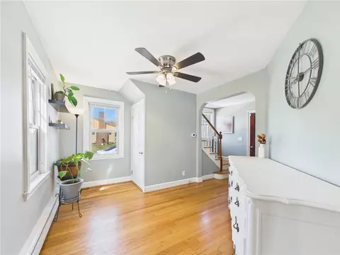 Entry Way - 122 Gordon Ave, Warwick, RI 02889 photo 3 of 4