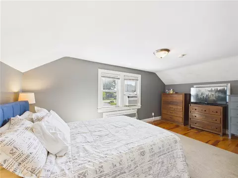 Bedroom - 122 Gordon Ave, Warwick, RI 02889 photo 3 of 5