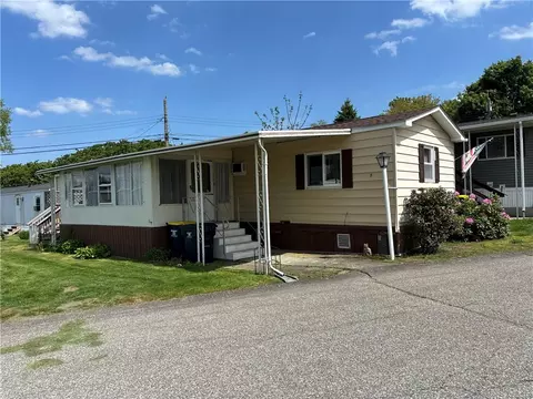 8 Thrid St, Portsmouth, RI 02871