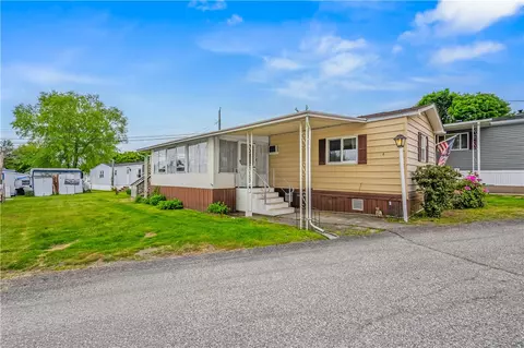 8 Thrid St, Portsmouth, RI 02871