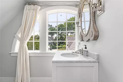 Bath - 5 Pasadena Ave, Westerly, RI 02891 photo 6 of 7