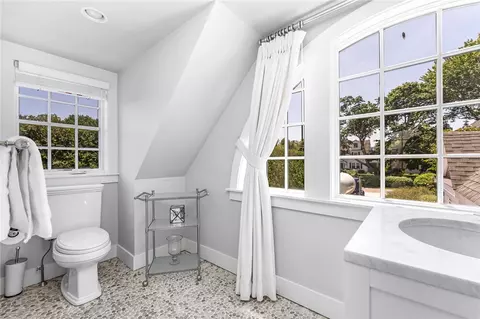 Bath - 5 Pasadena Ave, Westerly, RI 02891 photo 7 of 7