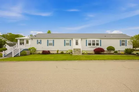 137 Lark Ln, Tiverton, RI 02878