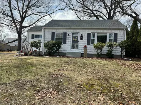105 Palmer Ave, Riverside, RI 02915