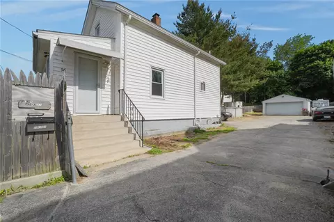 56 Henrietta St, Providence, RI 02904