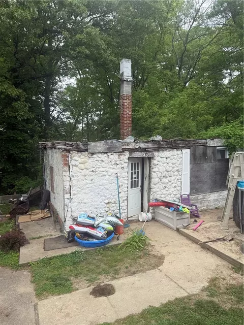 264 Aylsworth Ave, Woonsocket, RI 02895