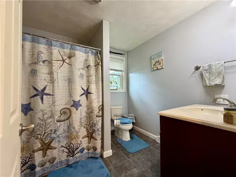 Bath - 100 Panto Rd, Warwick, RI 02886 photo 1 of 1