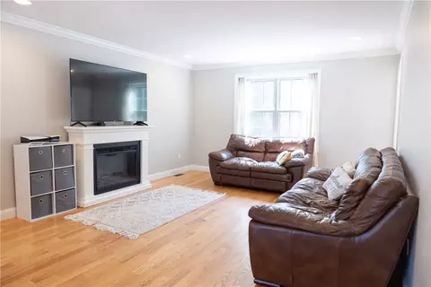 Living - 72 First Rd, Glocester, RI 02814 photo 2 of 4