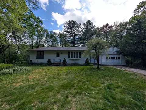 65 Peck Hill Rd, Scituate, RI 02857