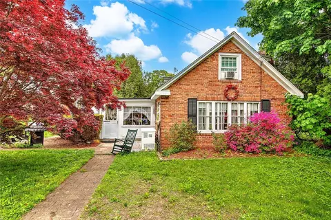 3 Waumsett Ave, Cumberland, RI 02864