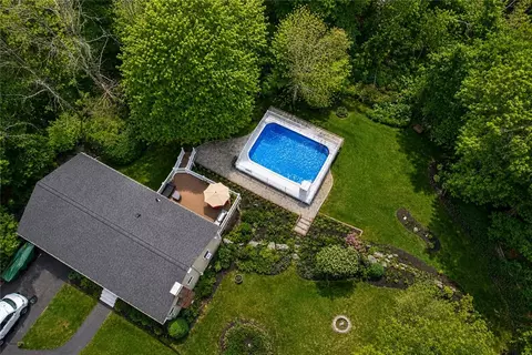 422 Rockland Rd, Scituate, RI 02857