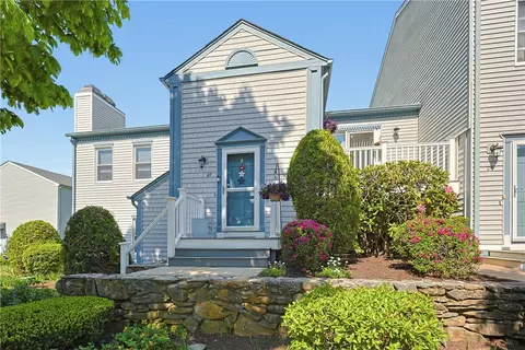 1 Willow Glen Cir #27, Warwick, RI 02889