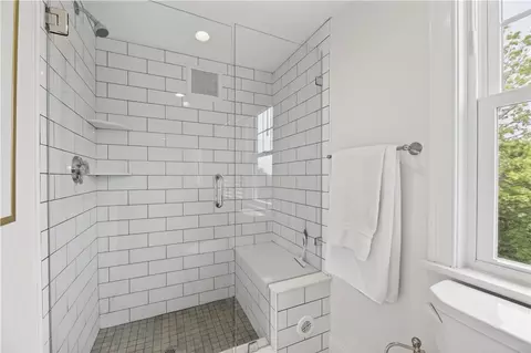 Bath - 229 Shore Rd, Westerly, RI 02891 photo 4 of 4