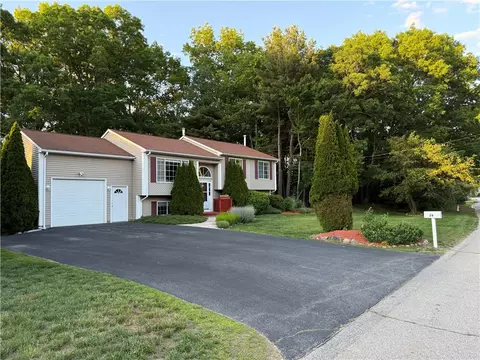 26 King St, Coventry, RI 02816