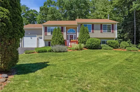 26 King St, Coventry, RI 02816