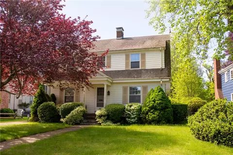 27 Parker Ave, Newport, RI 02840