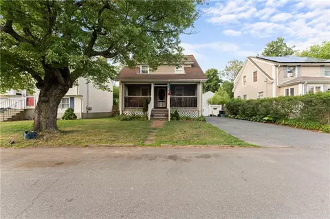 42 Dunbar Ave, Rumford, RI 02916