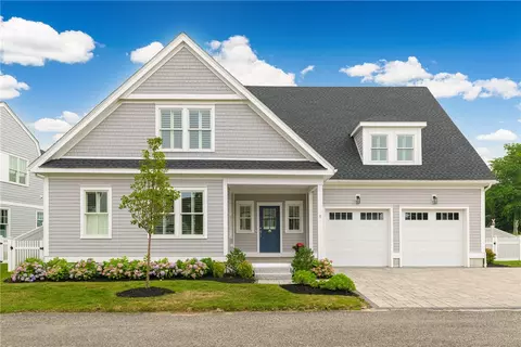 5 Portsmouth Ln, Portsmouth, RI 02871