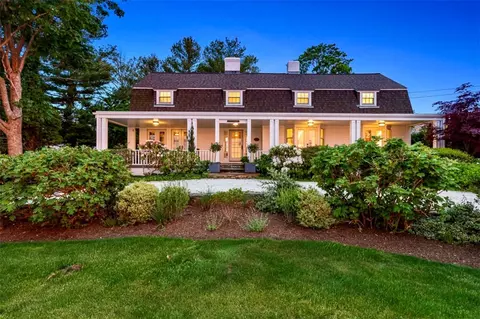 81 Mathewson Rd, Barrington, RI 02806