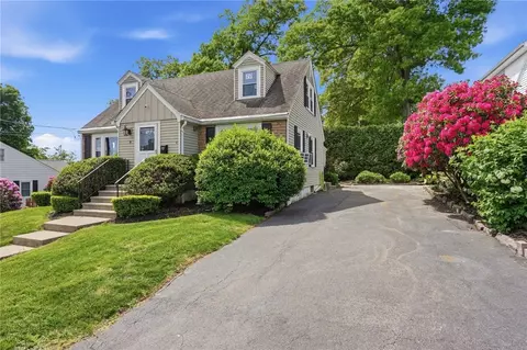 9 West St, North Providence, RI 02904