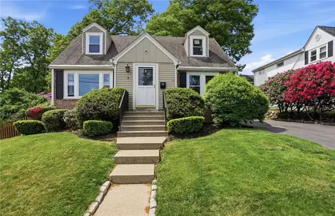 9 West St, North Providence, RI 02904