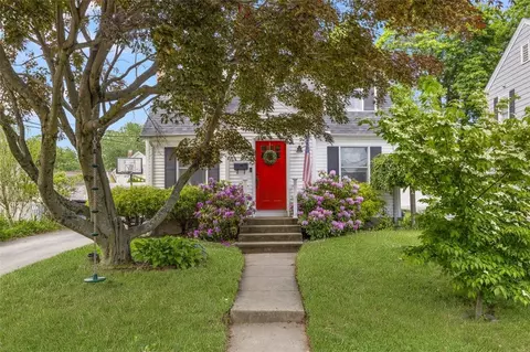 25 Farm St, Cranston, RI 02920