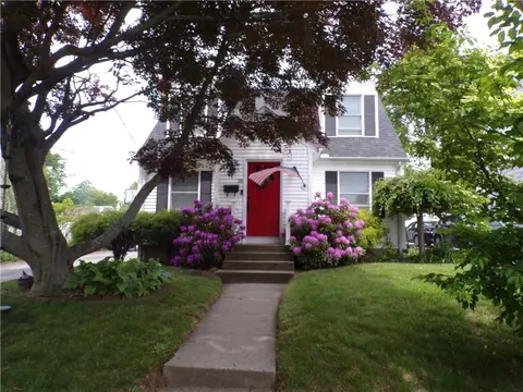 25 Farm St, Cranston, RI 02920
