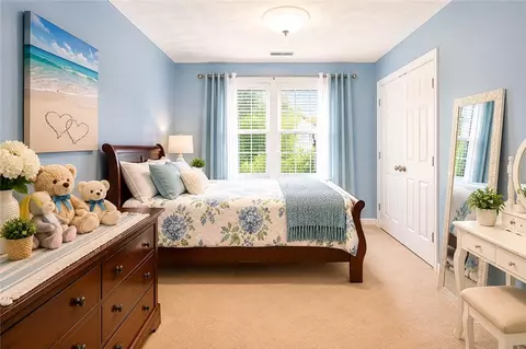 Bedroom - 115 Castle Rock Rd, Warwick, RI 02886 photo 2 of 7