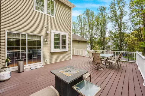 Exterior - 115 Castle Rock Rd, Warwick, RI 02886 photo 4 of 12