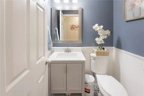 Bath - 115 Castle Rock Rd, Warwick, RI 02886 photo 1 of 3
