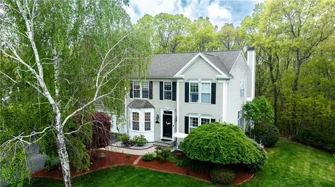 Exterior - 115 Castle Rock Rd, Warwick, RI 02886 photo 2 of 12