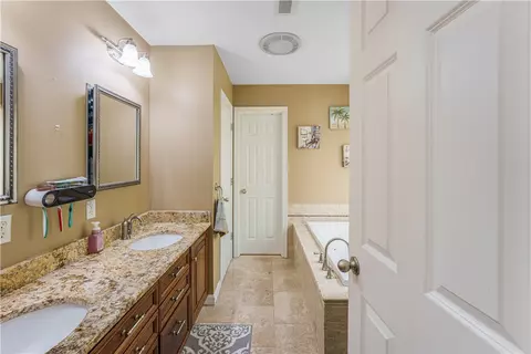 Bath - 115 Castle Rock Rd, Warwick, RI 02886 photo 2 of 3