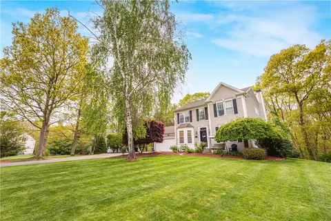 Exterior - 115 Castle Rock Rd, Warwick, RI 02886 photo 9 of 12