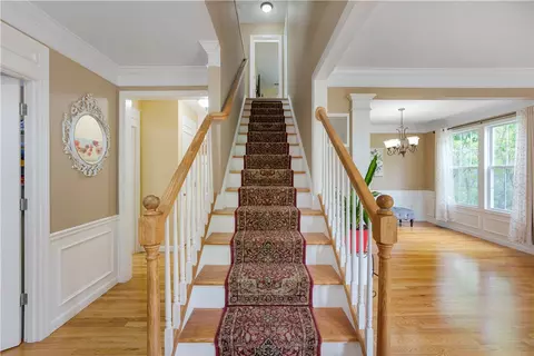 Entry Way - 115 Castle Rock Rd, Warwick, RI 02886 photo 2 of 4