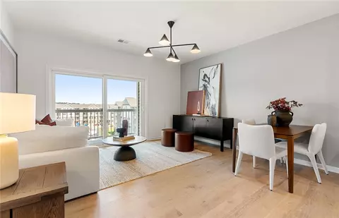141 E Point Dr #104, East Providence, RI 02916