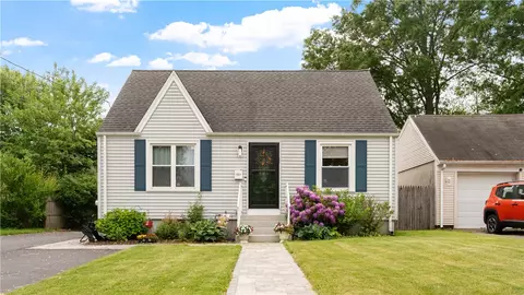162 Thatcher St, Rumford, RI 02916